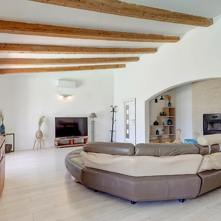 Villa Marielle - 360 m² avec piscine privé Belgodère