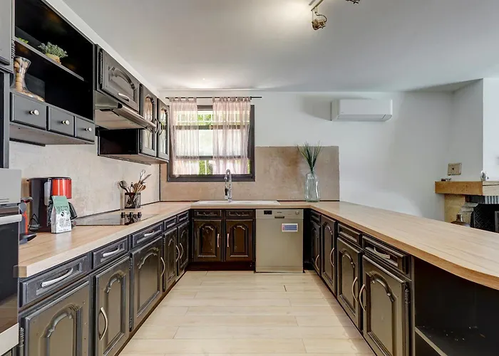 Hébergement de vacances Marielle - 360 M² Avec Piscine Privé