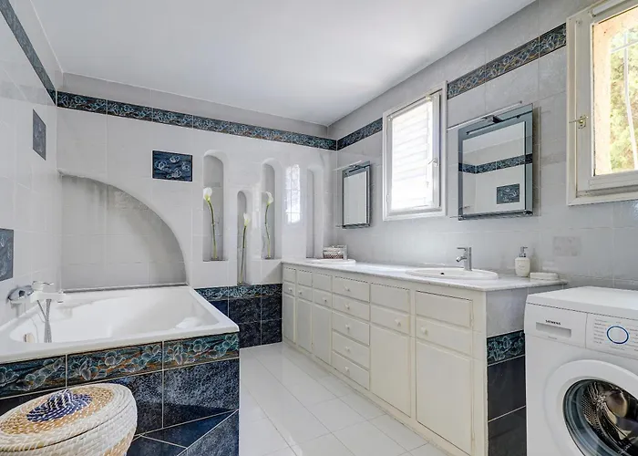 Hébergement de vacances Marielle - 360 M² Avec Piscine Privé *